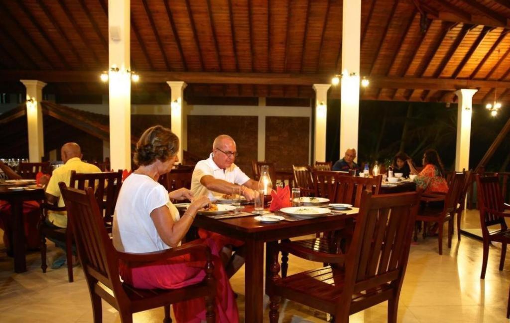 Whispering Palms Hotel Bentota Eksteriør bilde